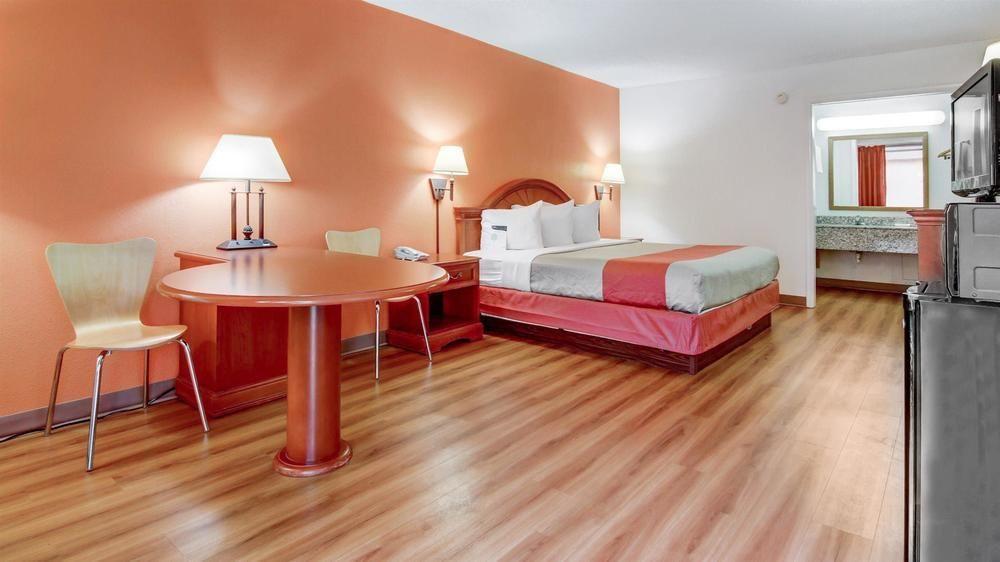 Red Roof Inn Forsyth Eksteriør billede